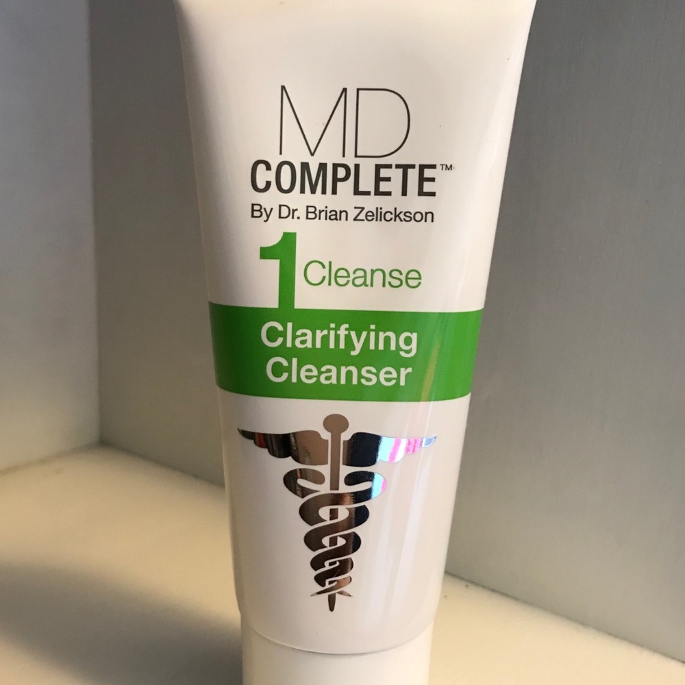 MD Complete clarifying cleanser - New